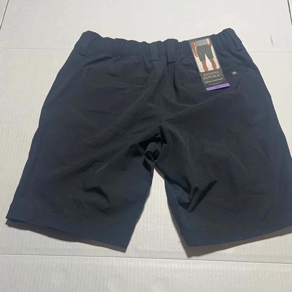 NWT Banana Republic black comfort flat Shorts comfort waist pockets and zipper